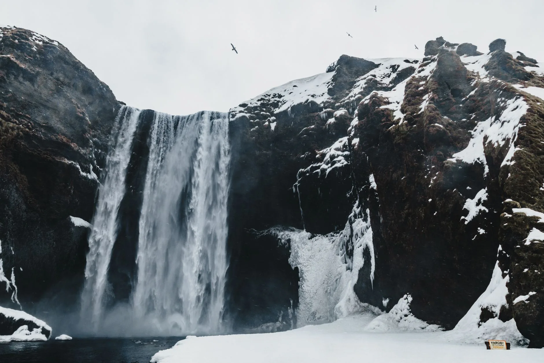 La cascade de Skógafoss sur la côte sud de l'Islande